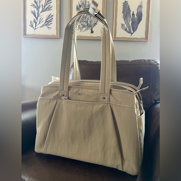 lululemon athletica Handbags - Lululemon tri-pocket shoulder tote